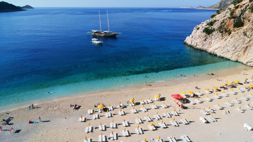 Aerial view of Kaputas Beach in Antalya, Türkiye, showcasing turquoise waters and sunbathers.